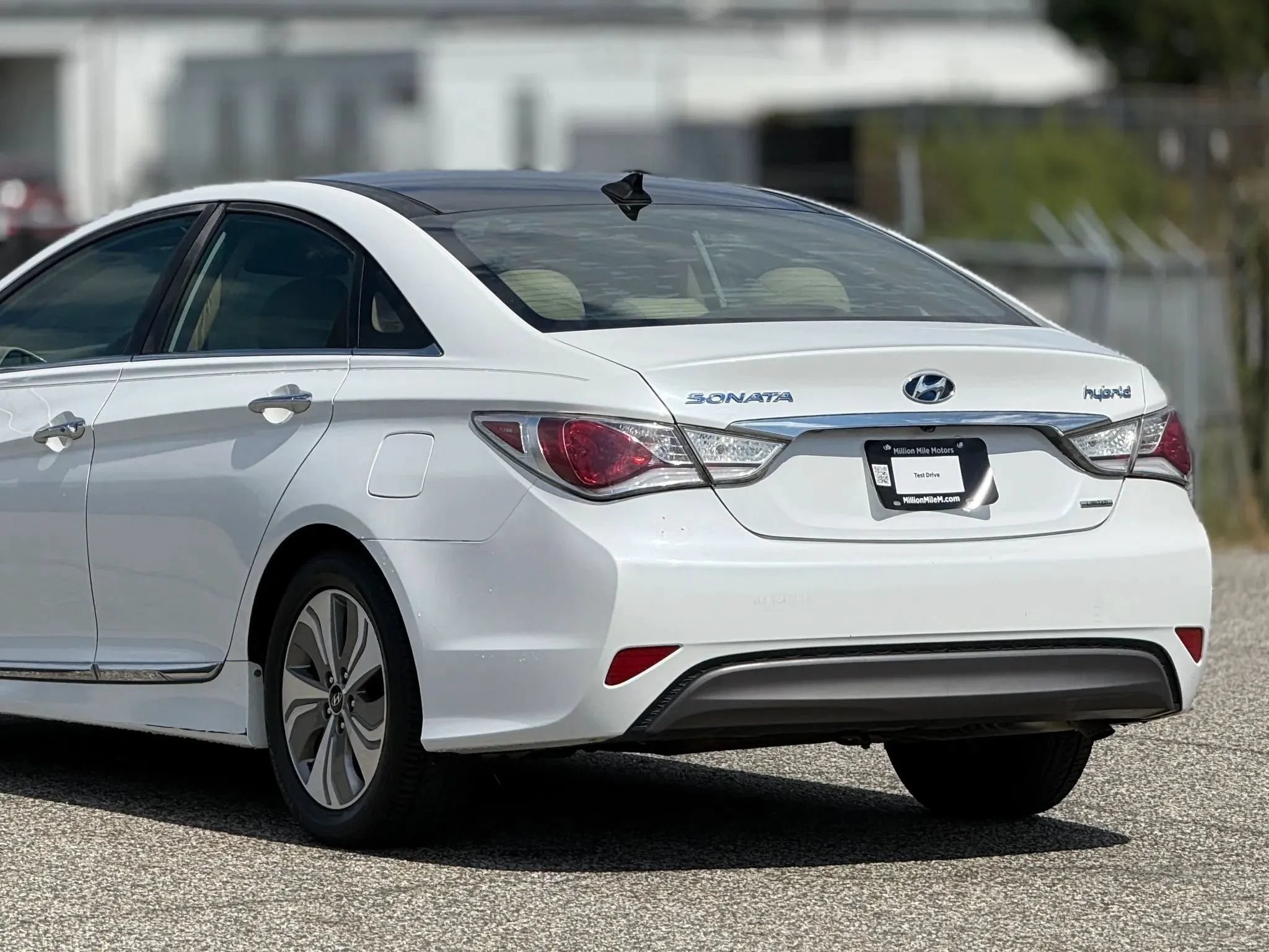 Used 2015 Hyundai Sonata Limited w/ Option Group 02 FWD image 16