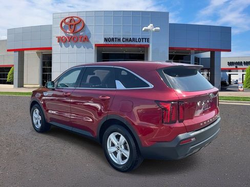 Used 2021 Kia Sorento LX FWD image 4