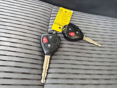 Used 2018 Toyota 4Runner SR5 image 33