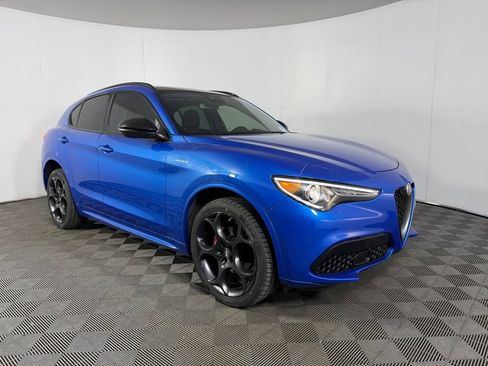 Used 2023 Alfa Romeo Stelvio Veloce AWD/4WD image 4