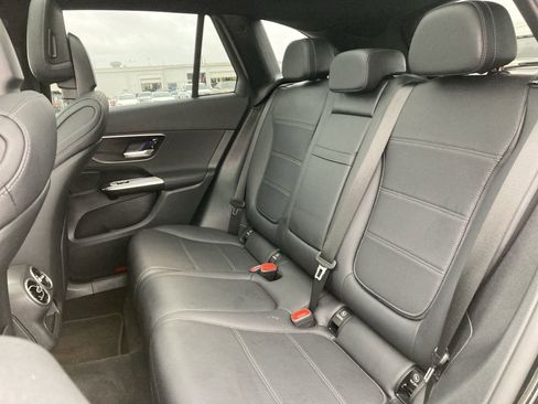 Used 2025 Mercedes-Benz GLC 300 4MATIC image 27