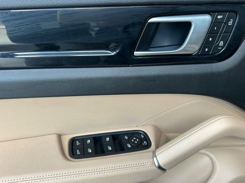 Certified 2023 Porsche Cayenne AWD/4WD image 12