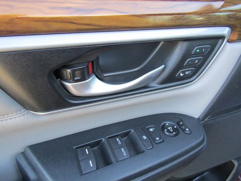 Used 2017 Honda CR-V EX-L image 9