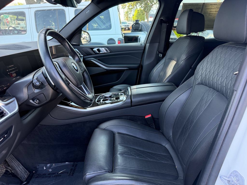 Used 2025 BMW X5 xDrive50e AWD/4WD image 11