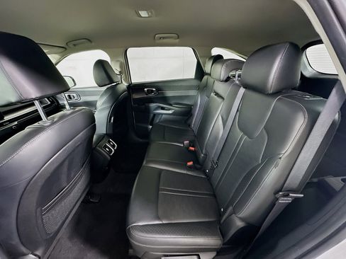 Used 2024 Kia Sorento S image 28