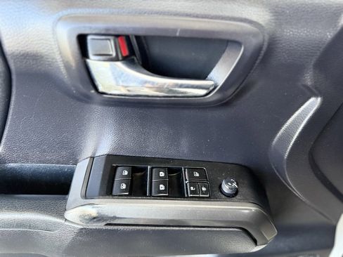 Used 2021 Toyota Tacoma TRD Off-Road image 23