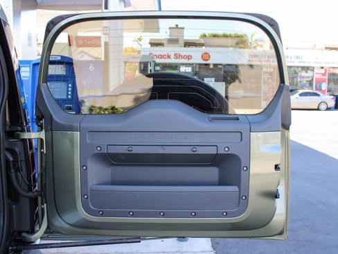 Used 2021 Land Rover Defender 110 SE image 28