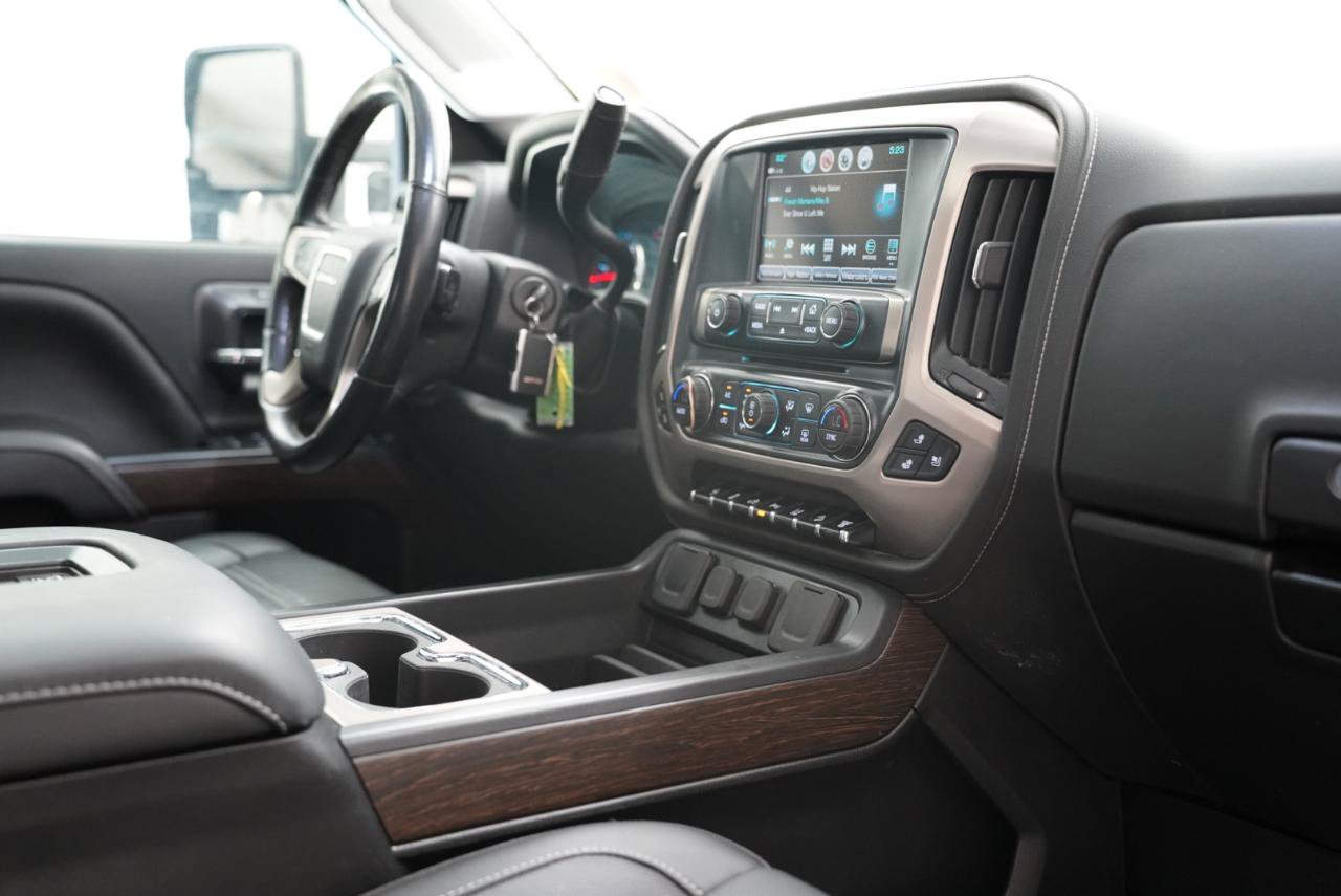 Used 2019 GMC Sierra 2500 Denali w/ Duramax Plus Package AWD/4WD image 18
