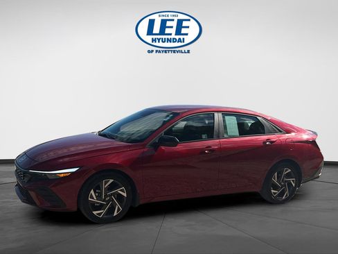 Certified 2025 Hyundai Elantra Sport image 8