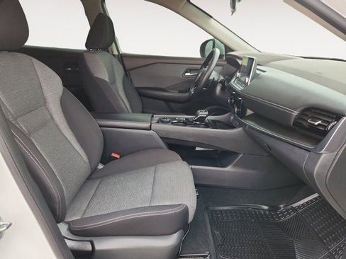 Used 2021 Nissan Rogue SV image 15