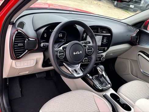 Certified 2025 Kia Soul EX FWD image 17