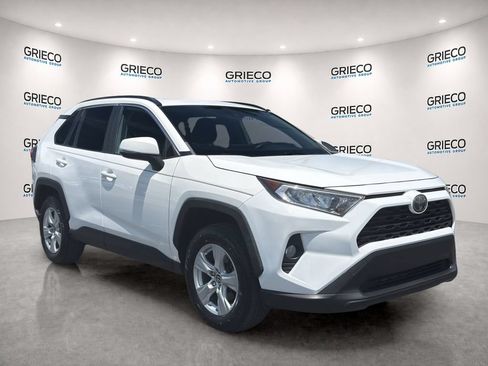 Used 2020 Toyota RAV4 XLE w/ Convenience Package FWD image 1