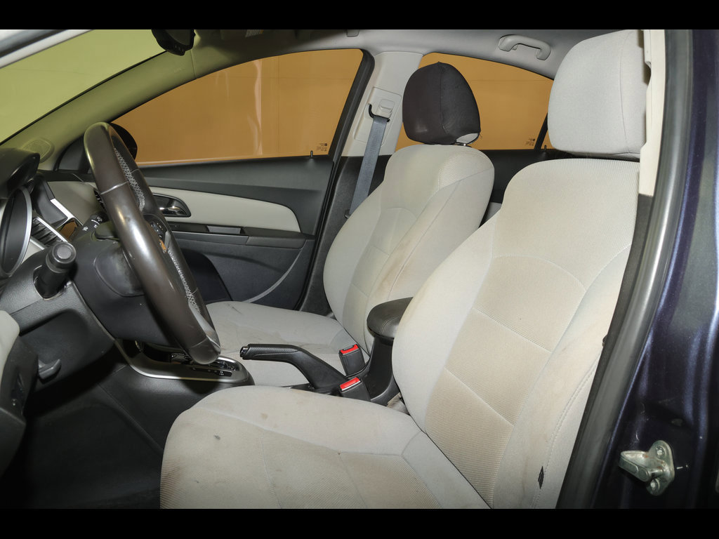 Used 2013 Chevrolet Cruze LT FWD image 14