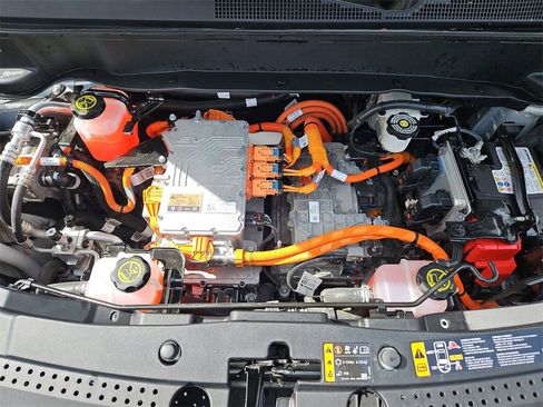 Certified 2023 Chevrolet Bolt EUV LT image 30