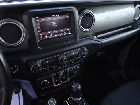 Used 2020 Jeep Wrangler Unlimited Sahara AWD/4WD image 15