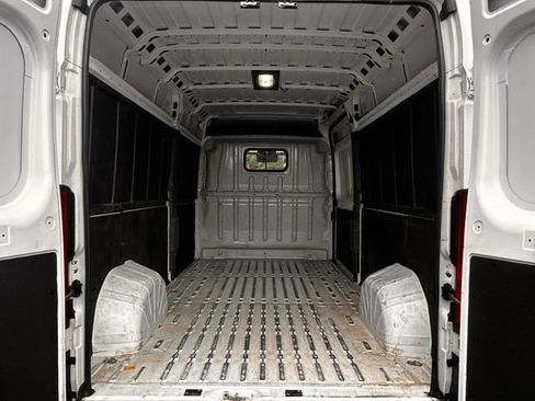 Used 2025 RAM ProMaster 2500 w/ Convenience Group FWD image 11
