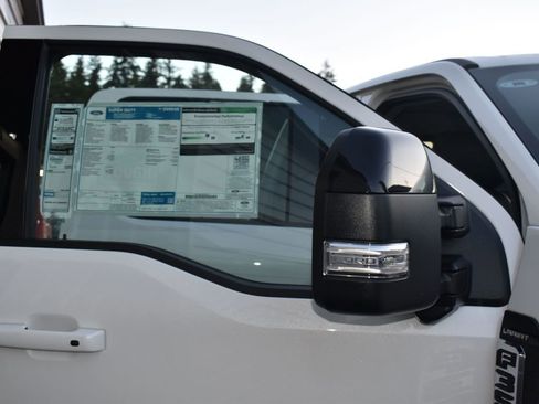 New 2025 Ford F350 Lariat w/ Lariat Ultimate Package image 25