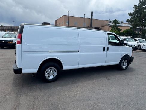 Used 2017 Chevrolet Express 3500 Extended image 8