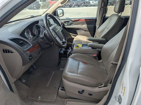 Used 2012 Chrysler Town & Country Touring w/ Entertainment Group #1 FWD image 2