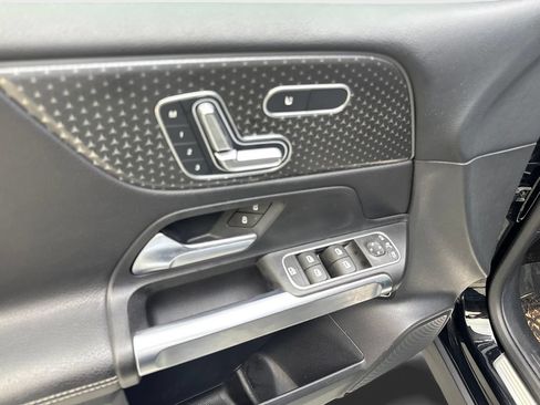 Used 2025 Mercedes-Benz GLB 250 4MATIC image 31