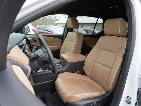 Used 2023 Chevrolet Traverse Premier AWD/4WD image 12