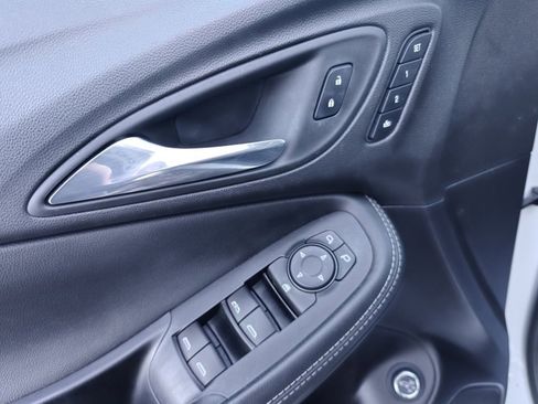 Used 2022 Buick Encore GX Essence w/ Experience Buick Package image 15