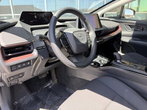 Used 2025 Toyota Prius Plug-In Hybrid FWD image 28