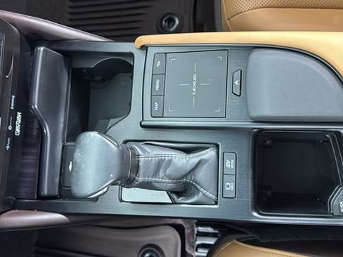 Used 2021 Lexus ES 300h w/ Premium Package image 26