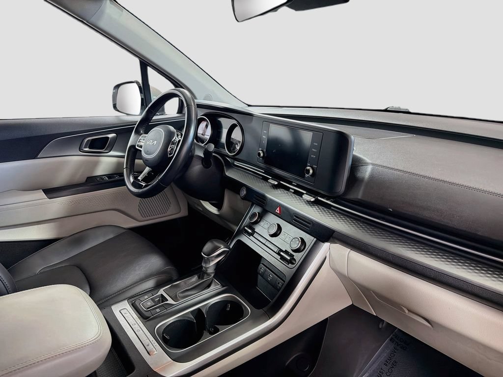 Used 2022 Kia Carnival LX FWD image 30