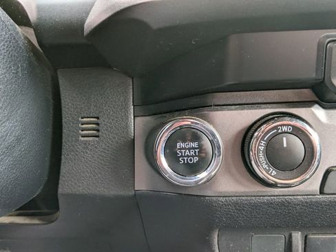 Used 2019 Toyota Tacoma TRD Sport image 20