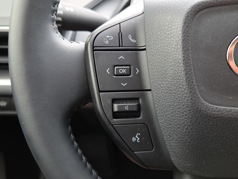 Certified 2025 Toyota Prius LE FWD image 26