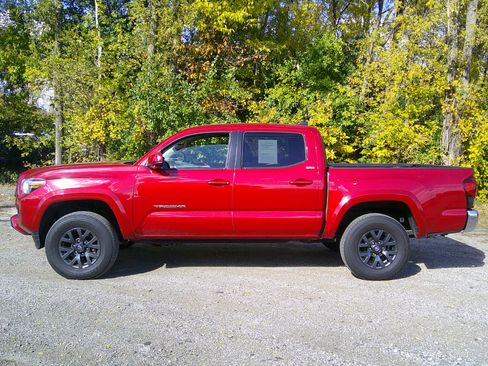 Used 2023 Toyota Tacoma SR5 image 6