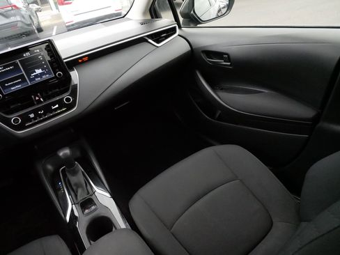 Used 2022 Toyota Corolla LE image 11