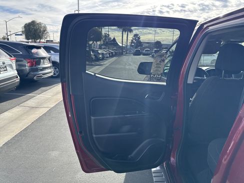 Used 2019 Chevrolet Colorado LT w/ LT Convenience Package image 17