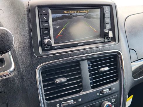 Used 2019 Dodge Grand Caravan SE w/ UConnect Hands-Free Group FWD image 17