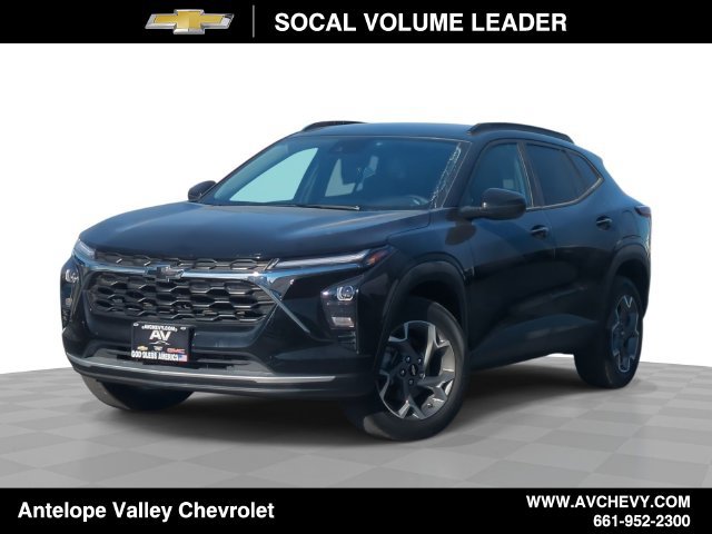 Used 2025 Chevrolet Trax LT FWD image 1