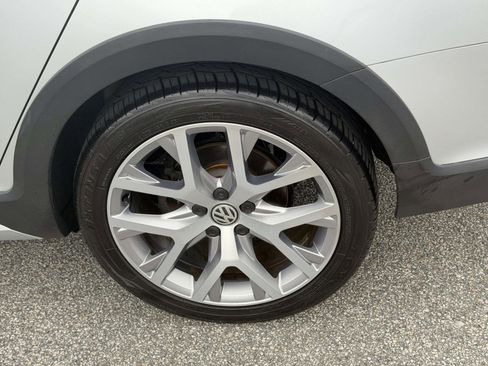 Used 2017 Volkswagen Golf Alltrack SEL image 19