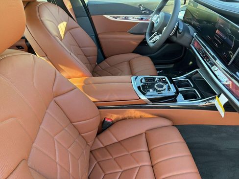 New 2026 BMW 750e xDrive image 31