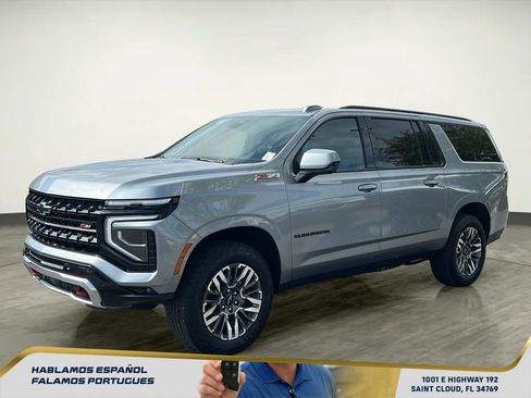 Used 2025 Chevrolet Suburban Z71 image 2