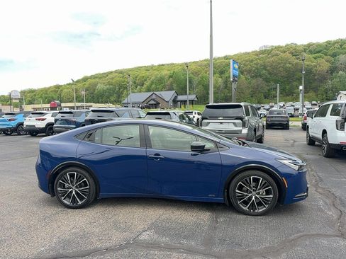 Used 2024 Toyota Prius XLE AWD/4WD image 3