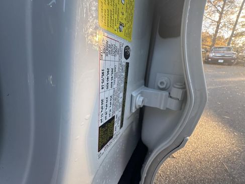 Used 2018 Porsche Macan image 43