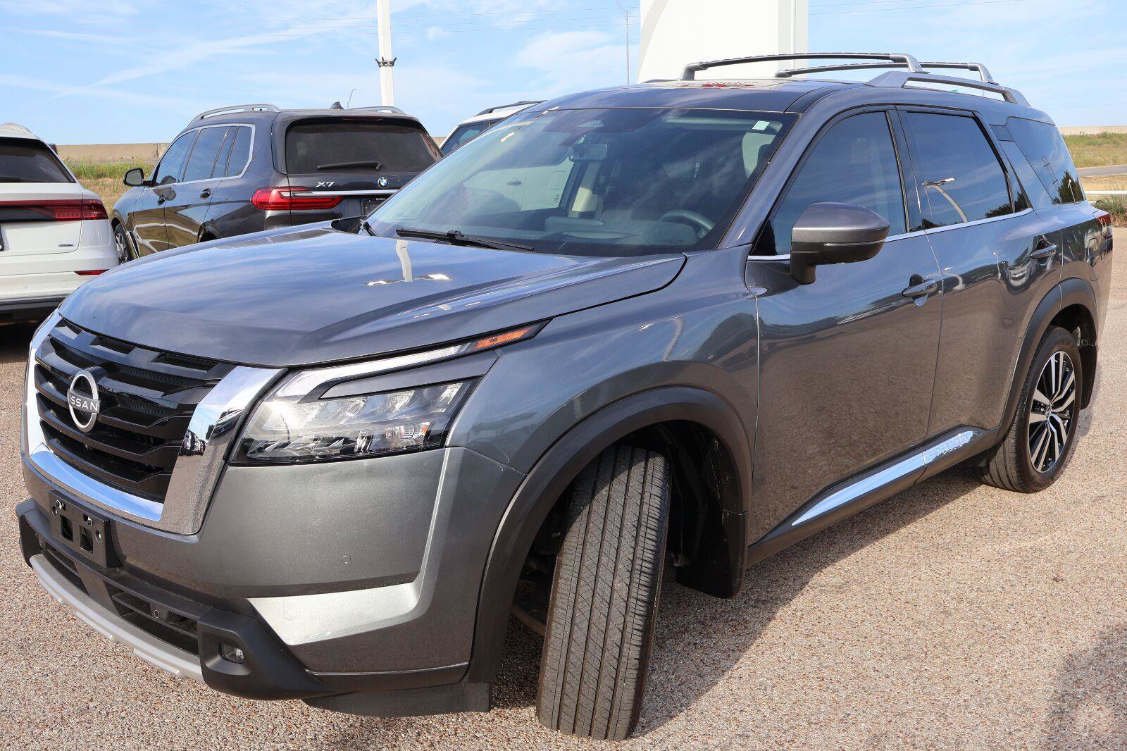 Used 2025 Nissan Pathfinder Platinum w/ Cargo Package FWD image 7