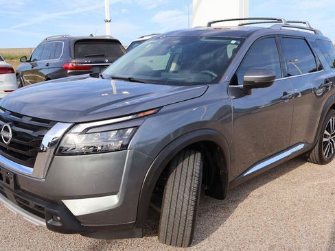 Used 2025 Nissan Pathfinder Platinum w/ Cargo Package FWD image 7