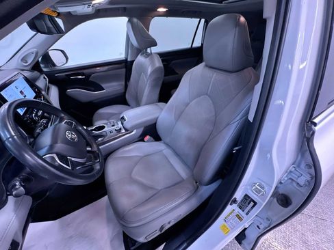 Used 2023 Toyota Highlander Platinum image 14