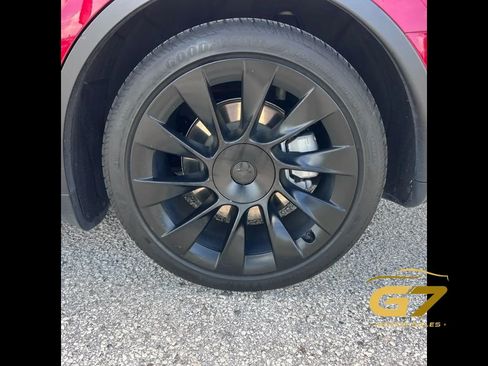 Used 2024 Tesla Model Y Long Range RWD image 13