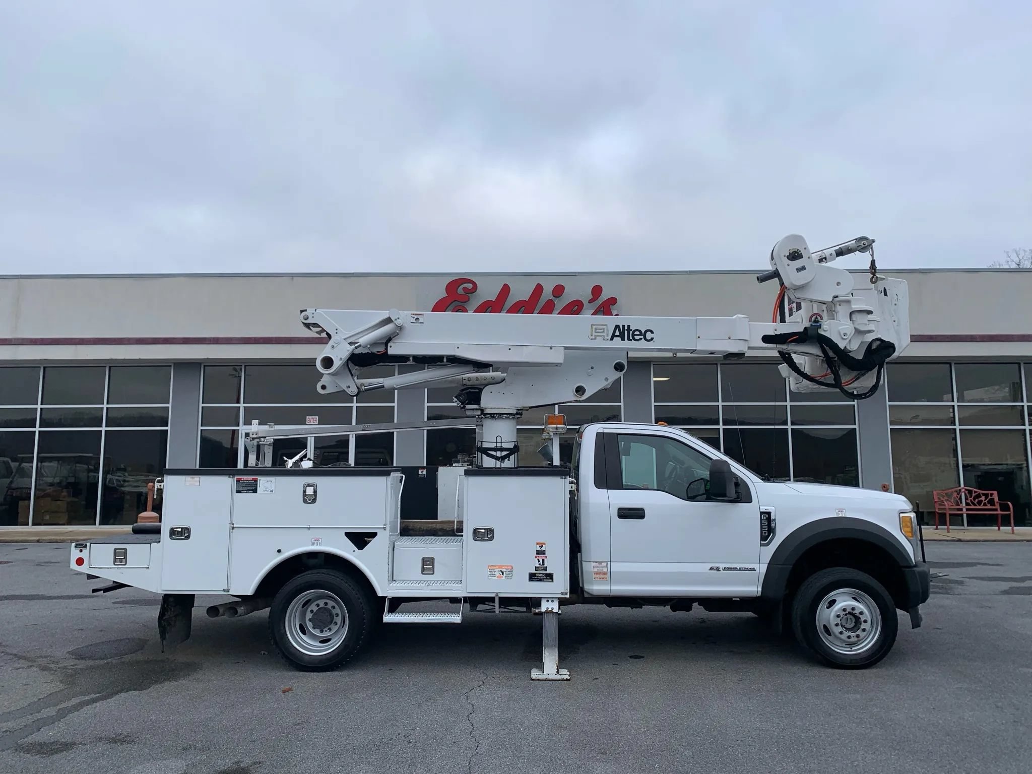 Used 2017 Ford F550 4x4 Regular Cab Super Duty image 60
