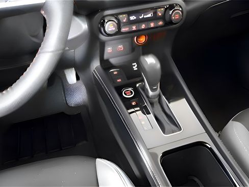 Used 2021 Nissan Kicks SR w/ SR Premium Package image 20