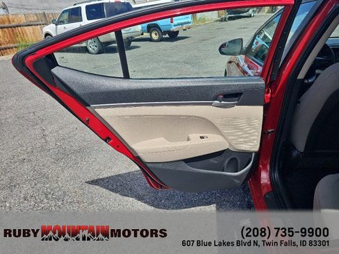 Used 2020 Hyundai Elantra SE FWD image 23
