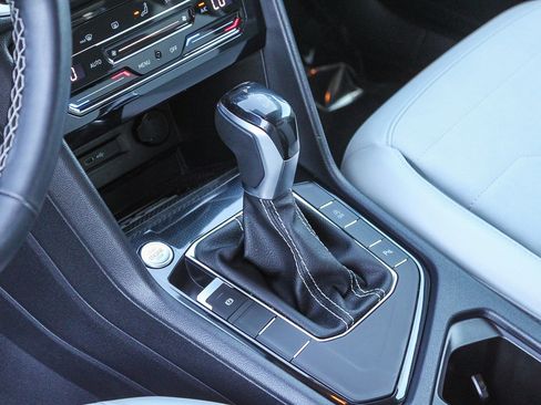 Used 2025 Volkswagen Taos SE image 20