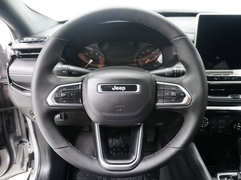 Used 2024 Jeep Compass Latitude w/ Sun and Sound Group image 16